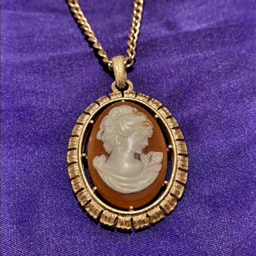Vintage Cameo Necklace